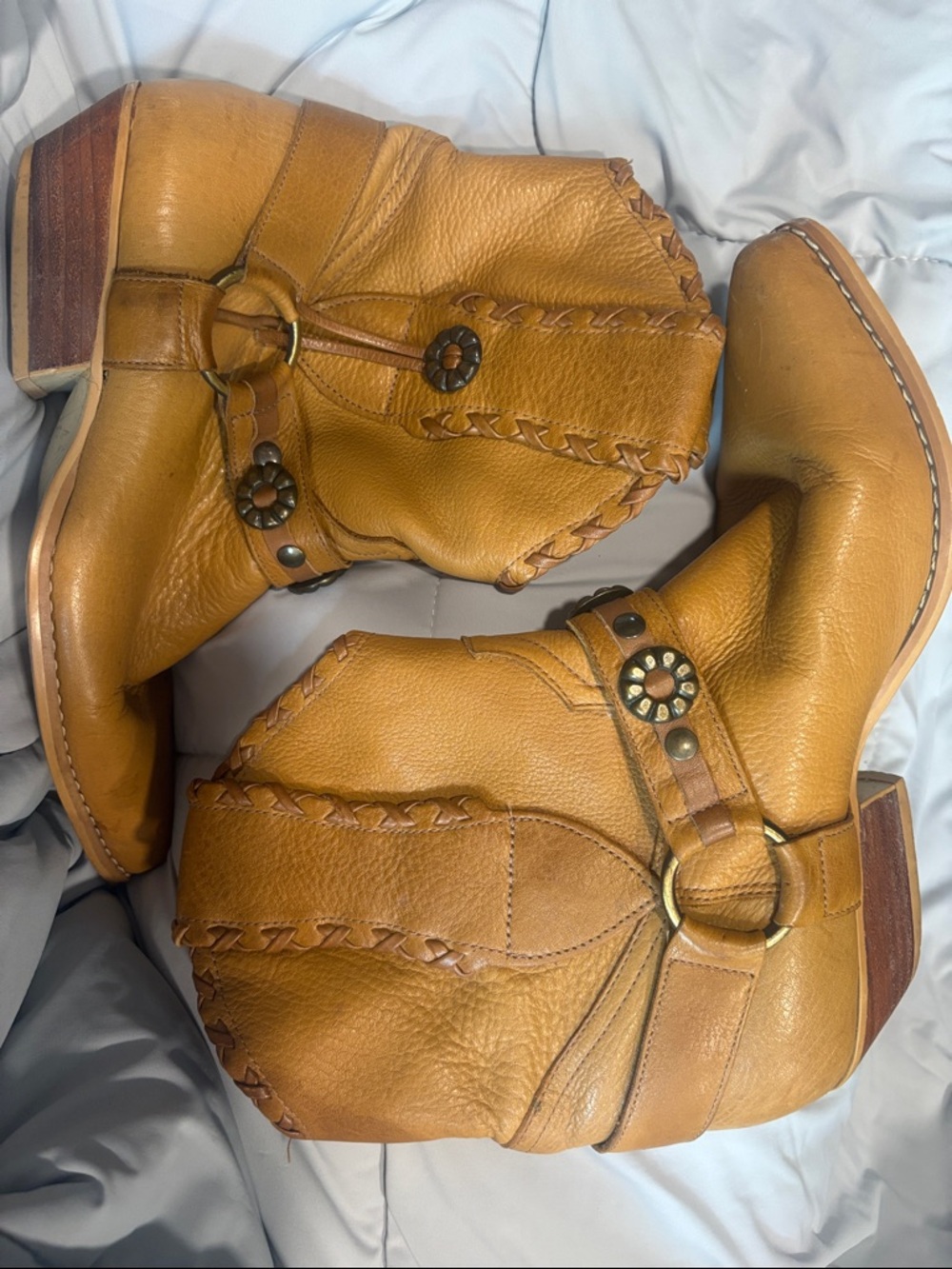 Nine West Tan Leather Ankle Booties with Decorative Rings